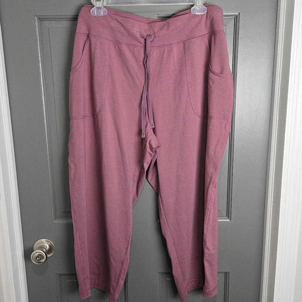Knit capris in mauve